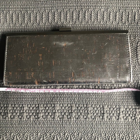Banana Republic flat clutch evening purse. Silver with wood coloured flecks. - Picture 4 of 6